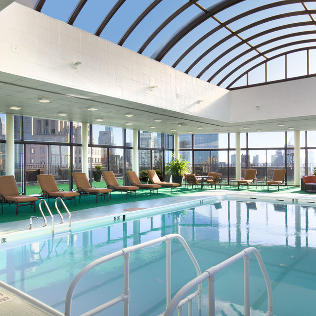 One Lincoln Plaza - Community Pool with Sun Deck and Lounge Chairs