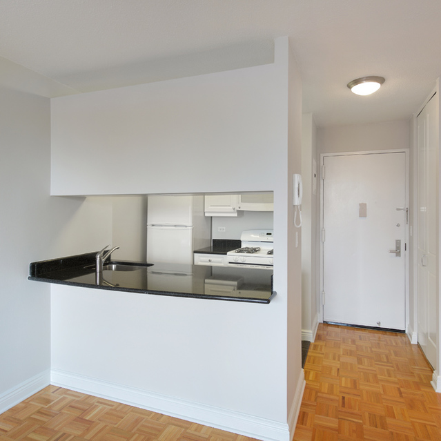 Biltmore Plaza - Pass Through Kitchen