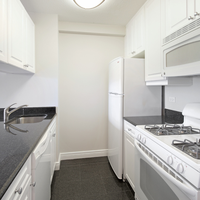 Biltmore Plaza - Black and White Kitchen Design