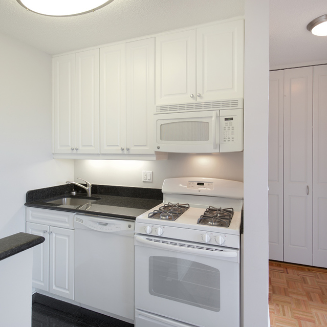 Biltmore Plaza - Kitchen Setup Black and White